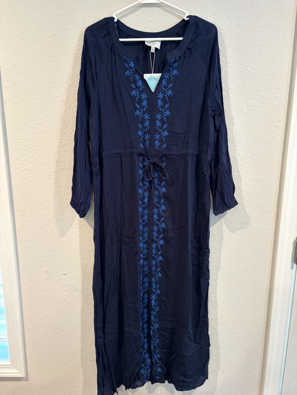 NEW Hayden Los Angeles Womens Classic Casual Embroidered Long Sleeve Maxi Dress